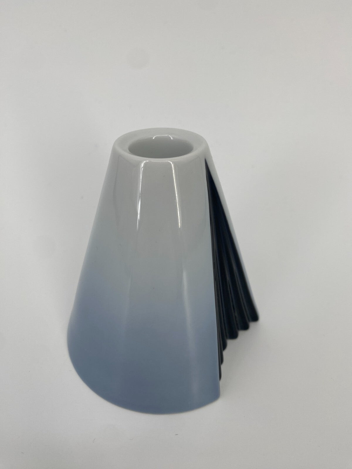 * ROSENTHAL AMBROGIO POZZI PLISSEE VASE KERZENHALTER PORZELLAN WEIß BLAU 80ER