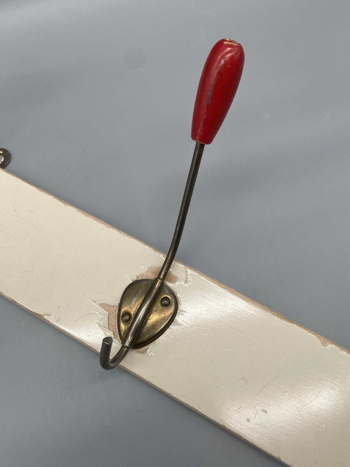 GARDEROBENLEISTE HOLZ METALL HAKEN HAKENLEISTE VINTAGE SHABBY CHIC