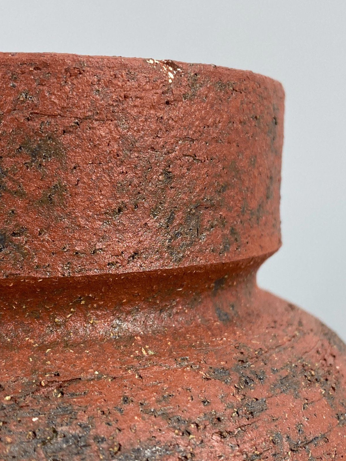 * STUDIOKERAMIK VASE ROTBRAUN SIGNIERT 60ER VINTAGE SAMMLERSTÜCK STEINZEUG