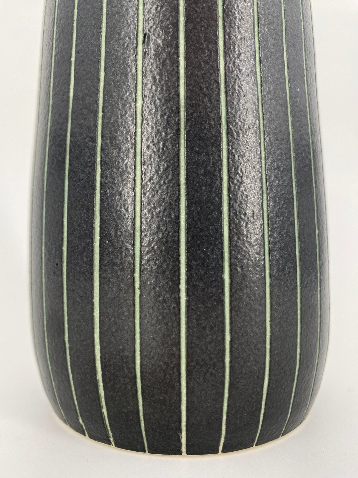 * STUDIOKERAMIK HENKEL VASE KRUG GESTREIFT MATT ANTHRAZIT 29CM