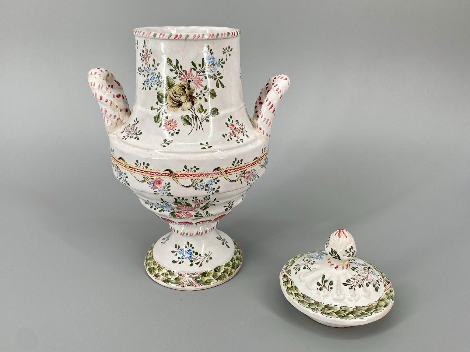 * DECKELVASE ROKOKO FLORAL ROMANTISCHE SZENE KERAMIK ANTIK 