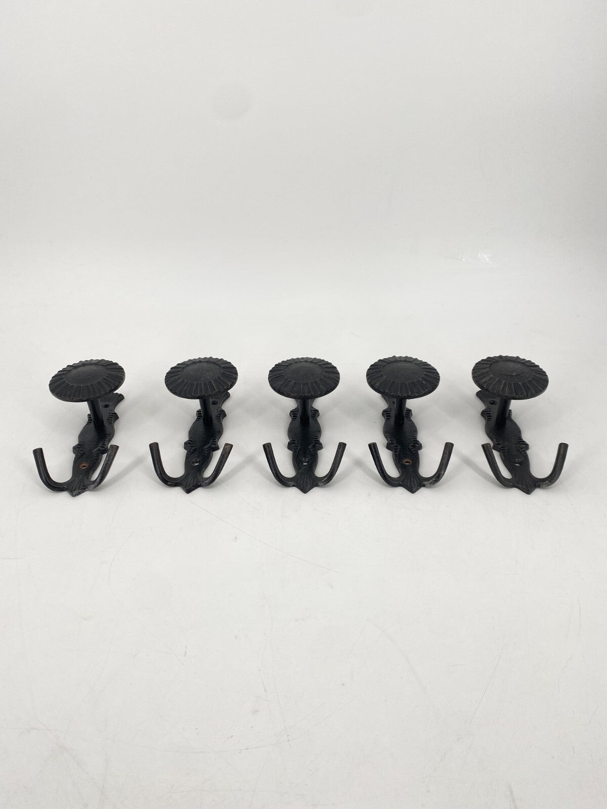 * 5 x GARDEROBENHAKEN KLEIDERHAKEN GUSSEISEN ANTIK STIL WANDHAKEN VINTAGE