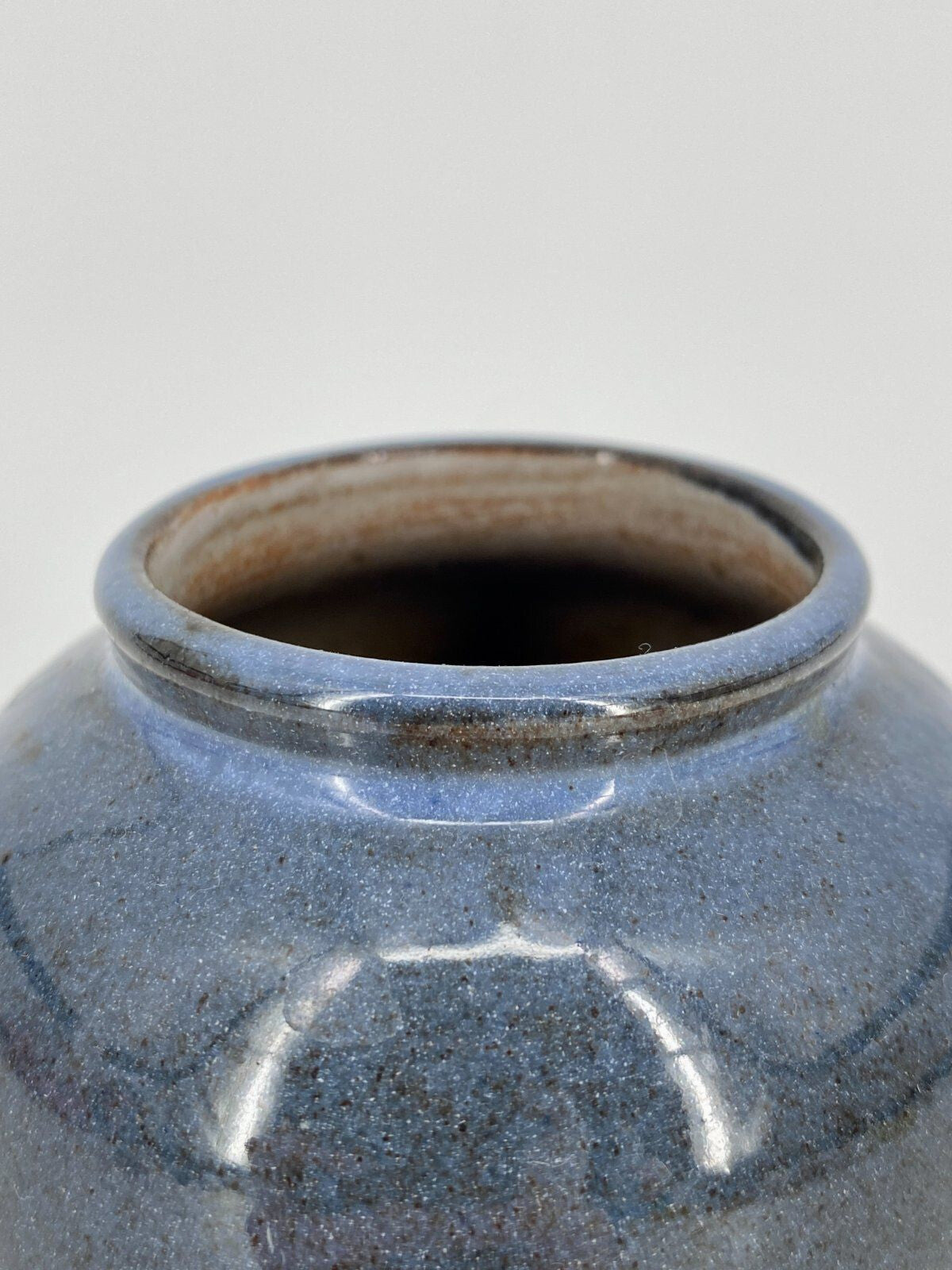* KLEINE VASE STUDIOKERAMIK KERAMIK BLAU SIGNIERT VINTAGE GLASUR
