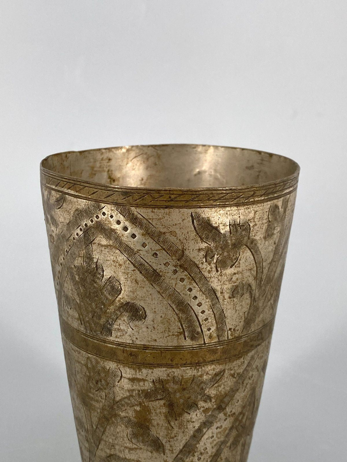 * ZINN BECHER ORNAMENT GRAVUR VASE DEKORATION SILBER GEFÄß ANTIK