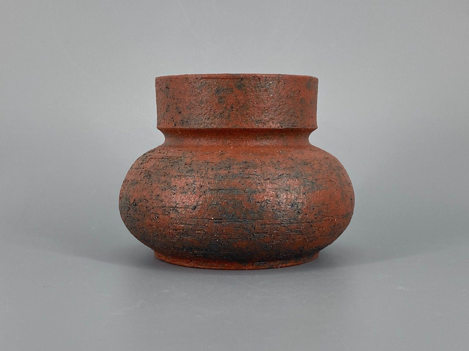 * STUDIOKERAMIK VASE ROTBRAUN SIGNIERT 60ER VINTAGE SAMMLERSTÜCK STEINZEUG