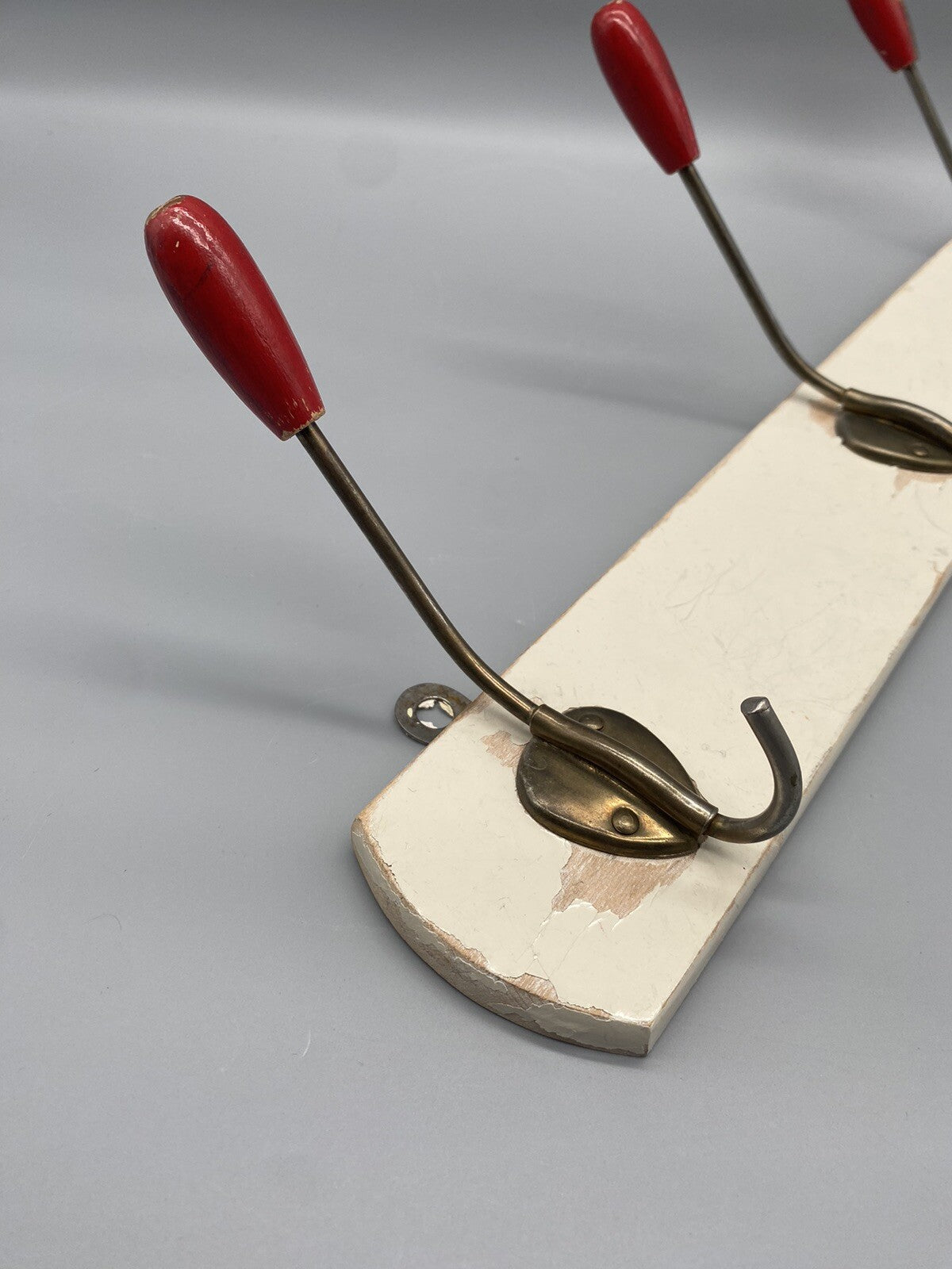 GARDEROBENLEISTE HOLZ METALL HAKEN HAKENLEISTE VINTAGE SHABBY CHIC
