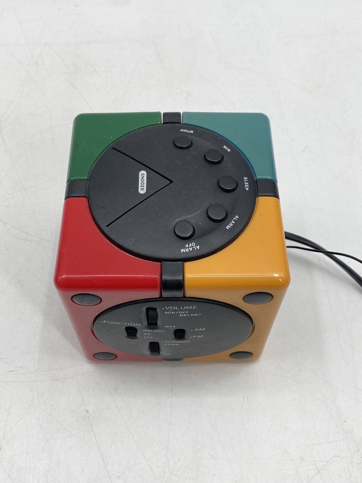 * EDUTEC EDUSCHO CLOCK UHR RADIO WÜRFEL CUBE MW UKW MEMPHIS DESIGN VINTAGE