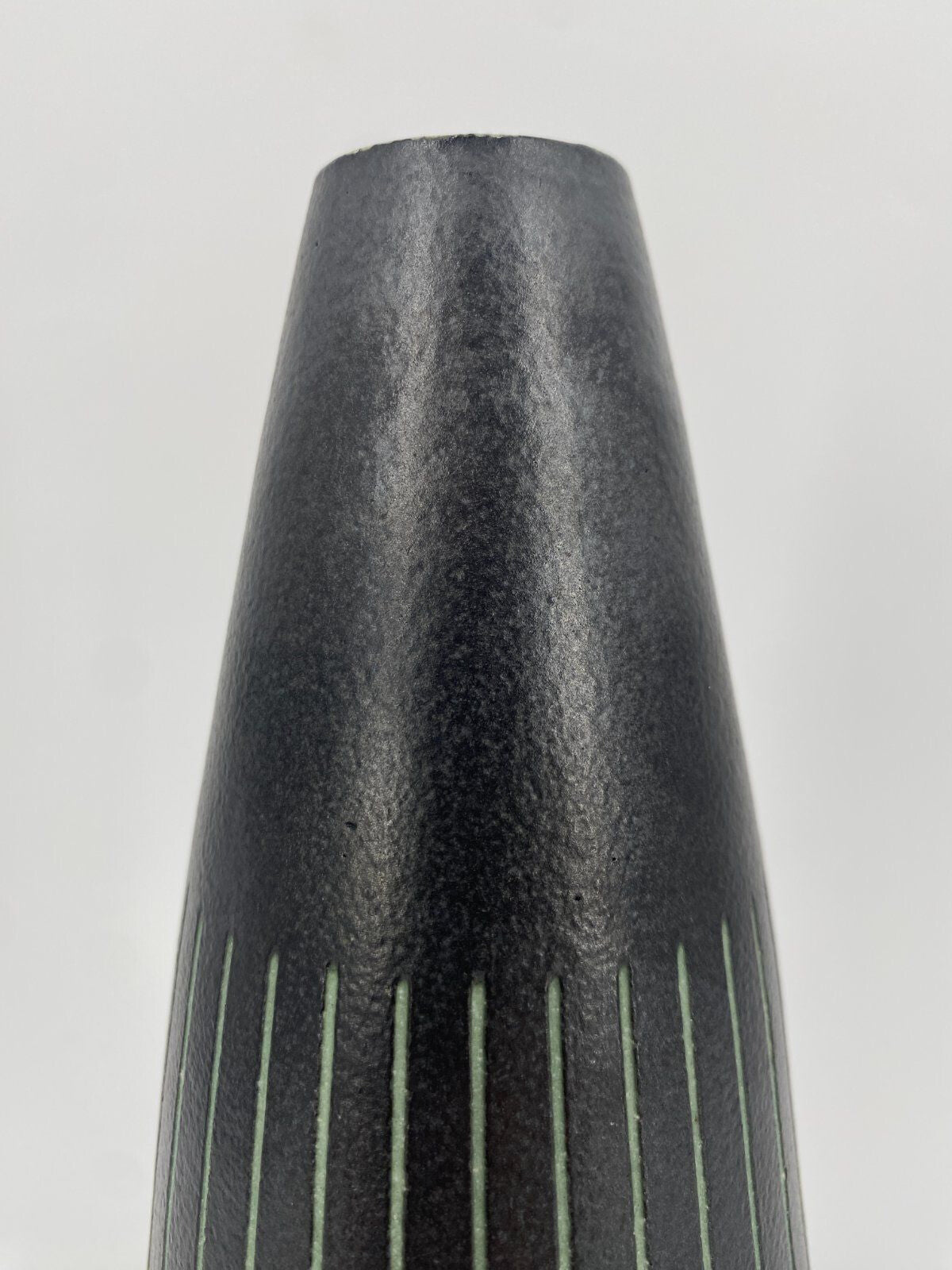 * STUDIOKERAMIK HENKEL VASE KRUG GESTREIFT MATT ANTHRAZIT 29CM