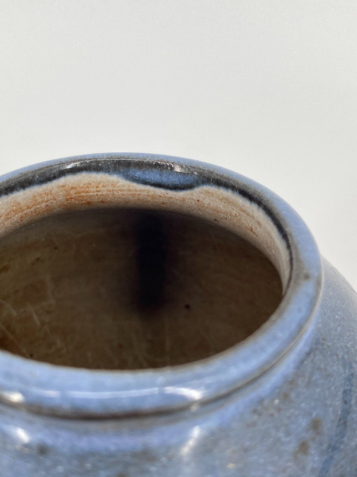 * KLEINE VASE STUDIOKERAMIK KERAMIK BLAU SIGNIERT VINTAGE GLASUR