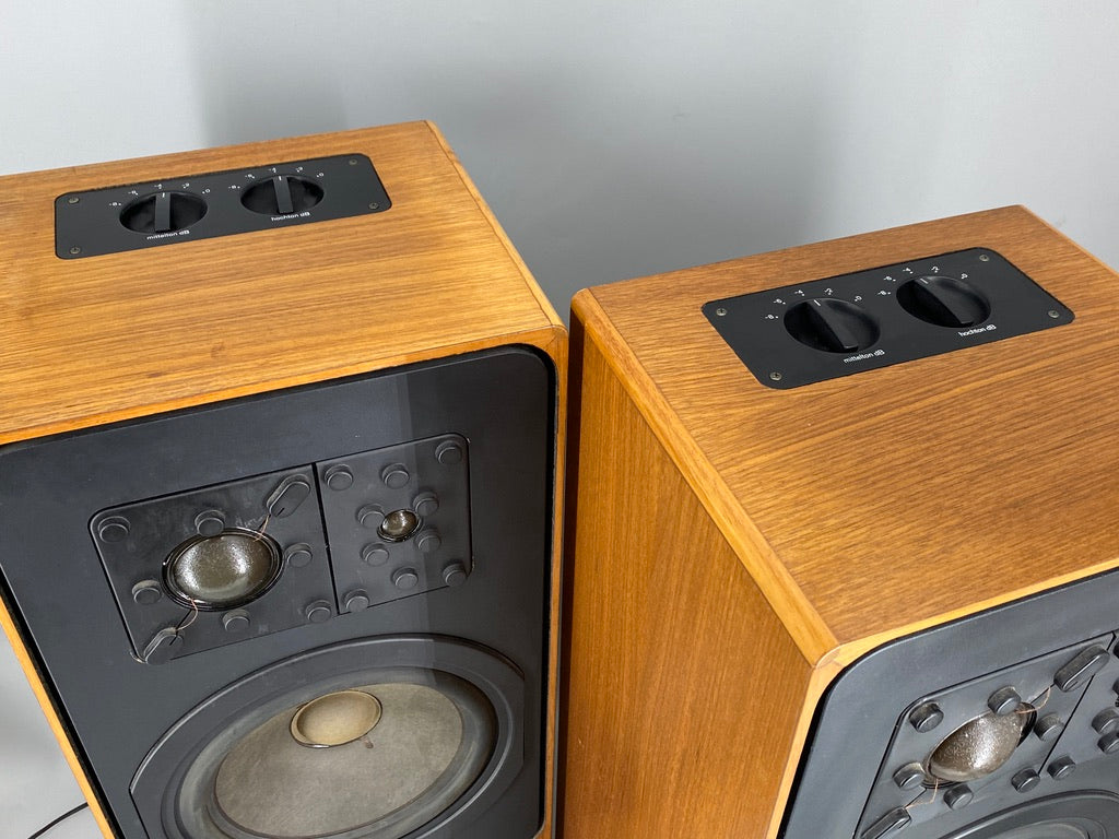 Ein Paar 3-Wege Lautsprecher Typ L1030 in Nussbaumfurnier von Dieter Rams für BRAUN, Deutschland 1970er