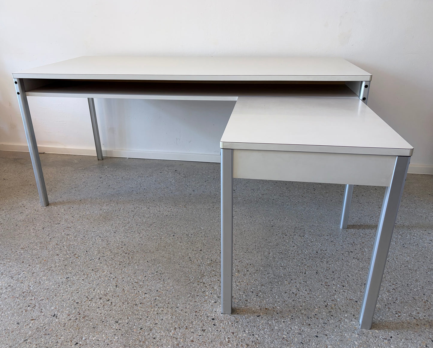 Schreibtisch mit Schreibmaschinenerweiterung von Dieter Rams für das Program 570 von Vitsoe, Deutschland um 1980