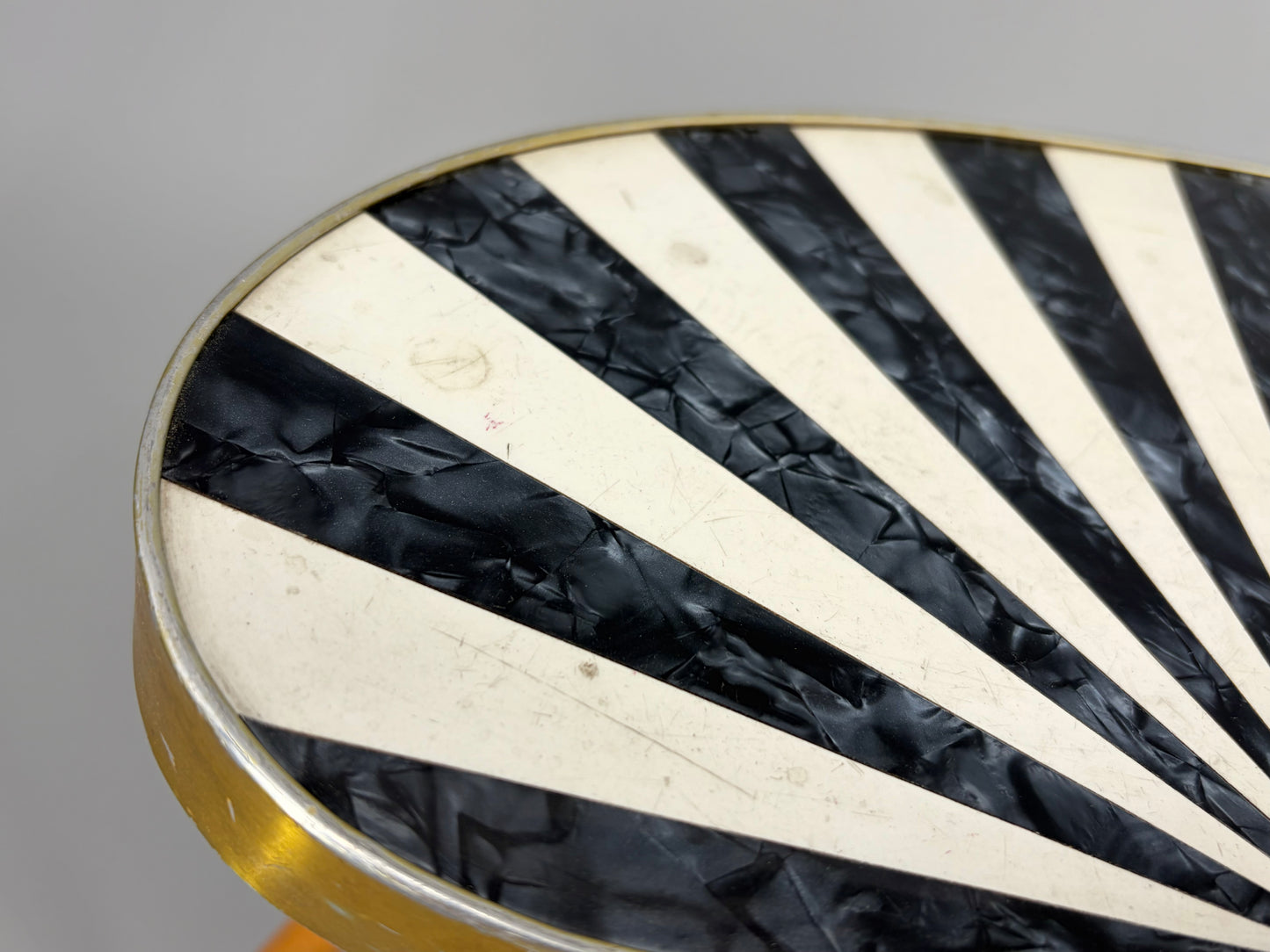 Nierentischchen mit Strahlendekor "Mehrzweckhocker Stern I/II" von AKTI Klingenthal, DDR 1950er
