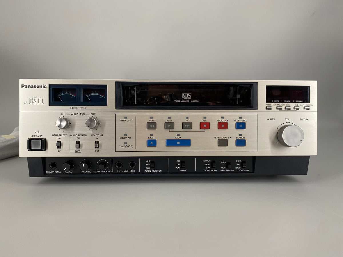 Unbenutzter Profi Videorecorder PANASONIC AG 6200 für PAL /NTSC in der orginal Verpackung, Japan 1980er