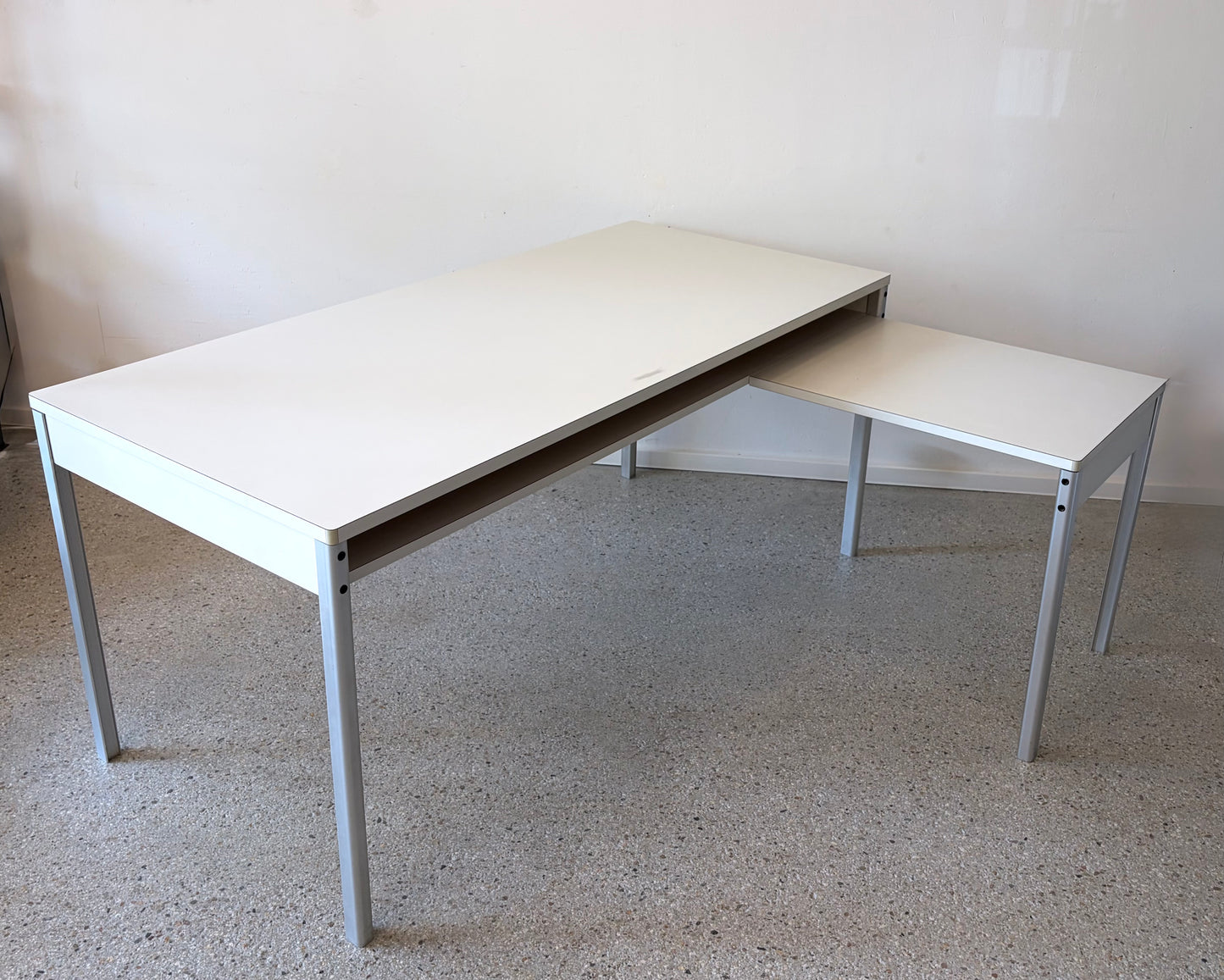 Schreibtisch mit Schreibmaschinenerweiterung von Dieter Rams für das Program 570 von Vitsoe, Deutschland um 1980
