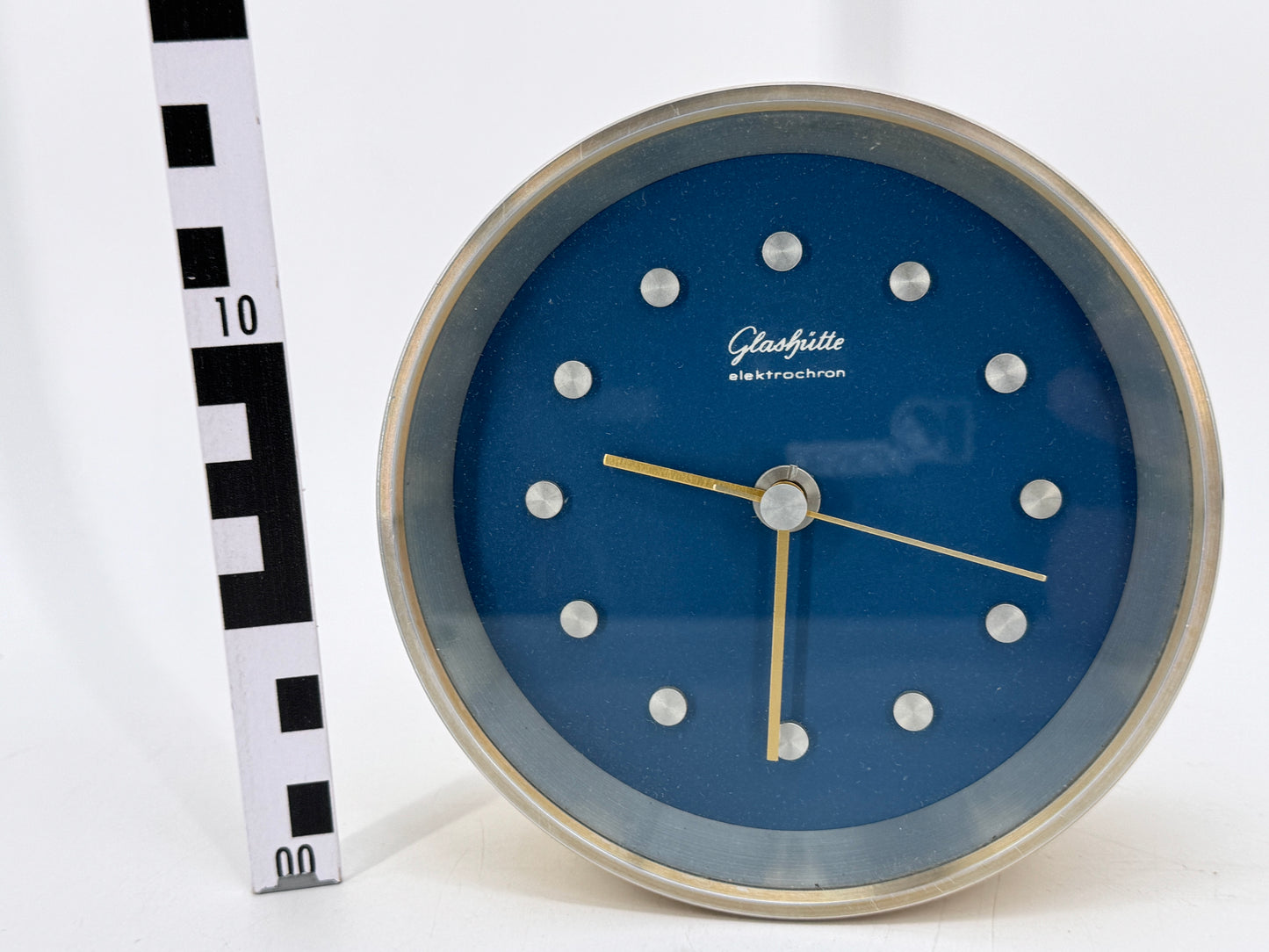 Besondere, elektrische Tischuhr aus den Glashütte Uhrenbetrieben GUB, DDR von 1975,