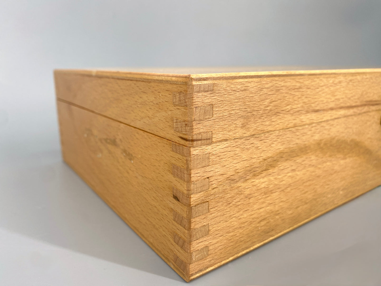 Vintage Holzschatulle mit Fingerzinken Eckverbindung