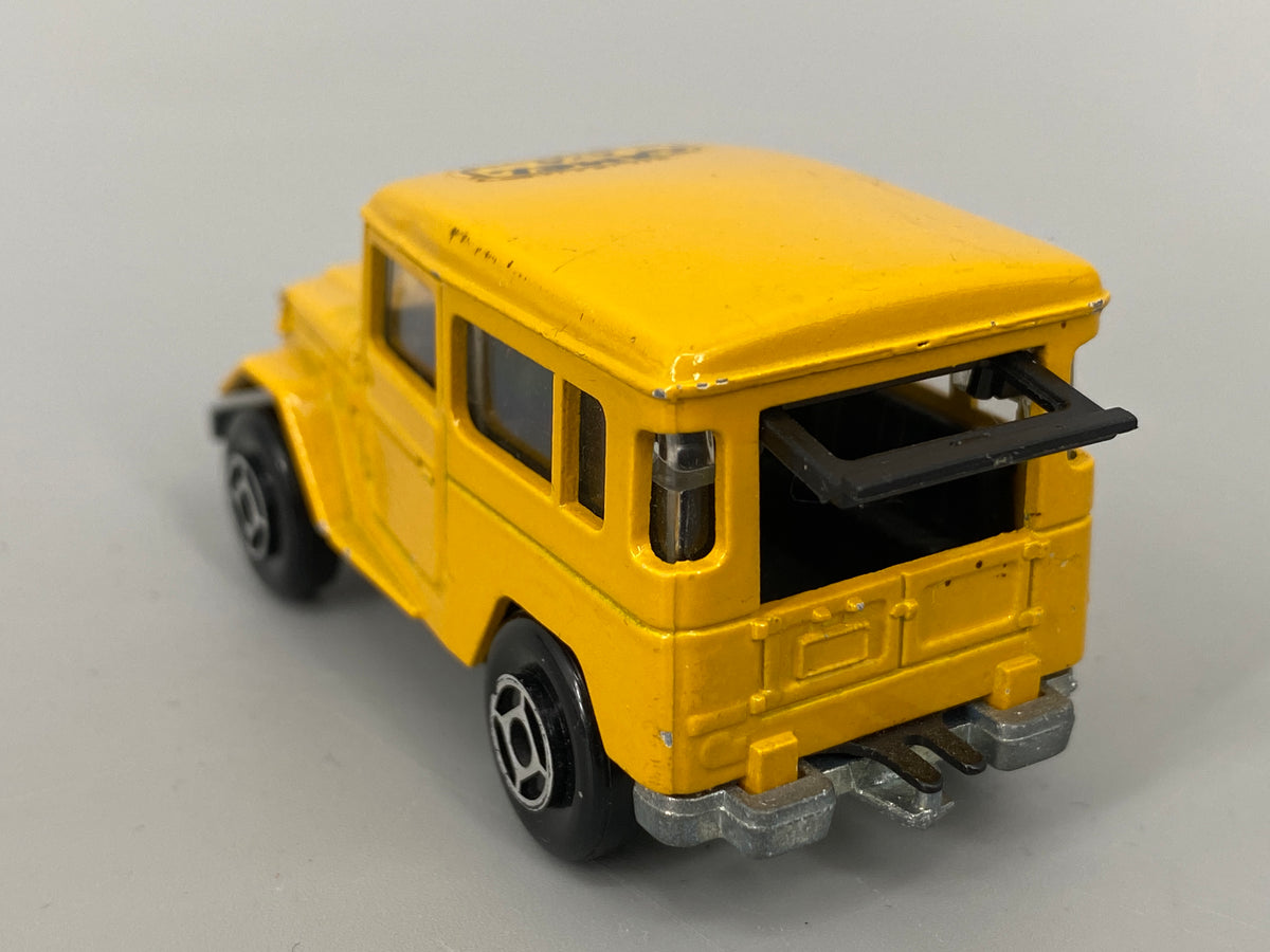 3 Modellautos von Matchbox und Majorette, 2x Camel Trophy, Land Rover Defender 90 & Toyota  Land Cruiser FJ40 sowie eine Pontiac Firebird Trans Am