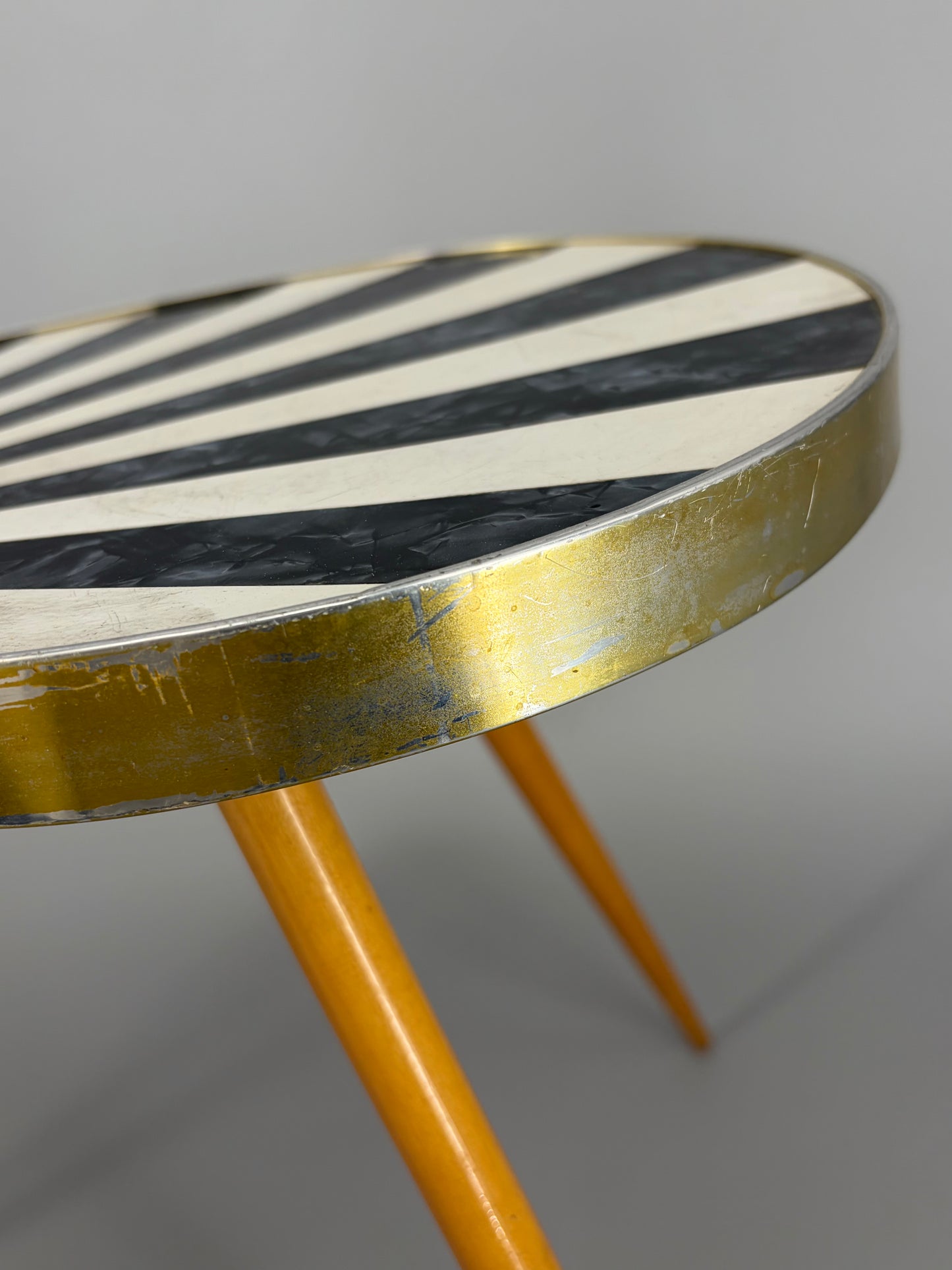 Nierentischchen mit Strahlendekor "Mehrzweckhocker Stern I/II" von AKTI Klingenthal, DDR 1950er