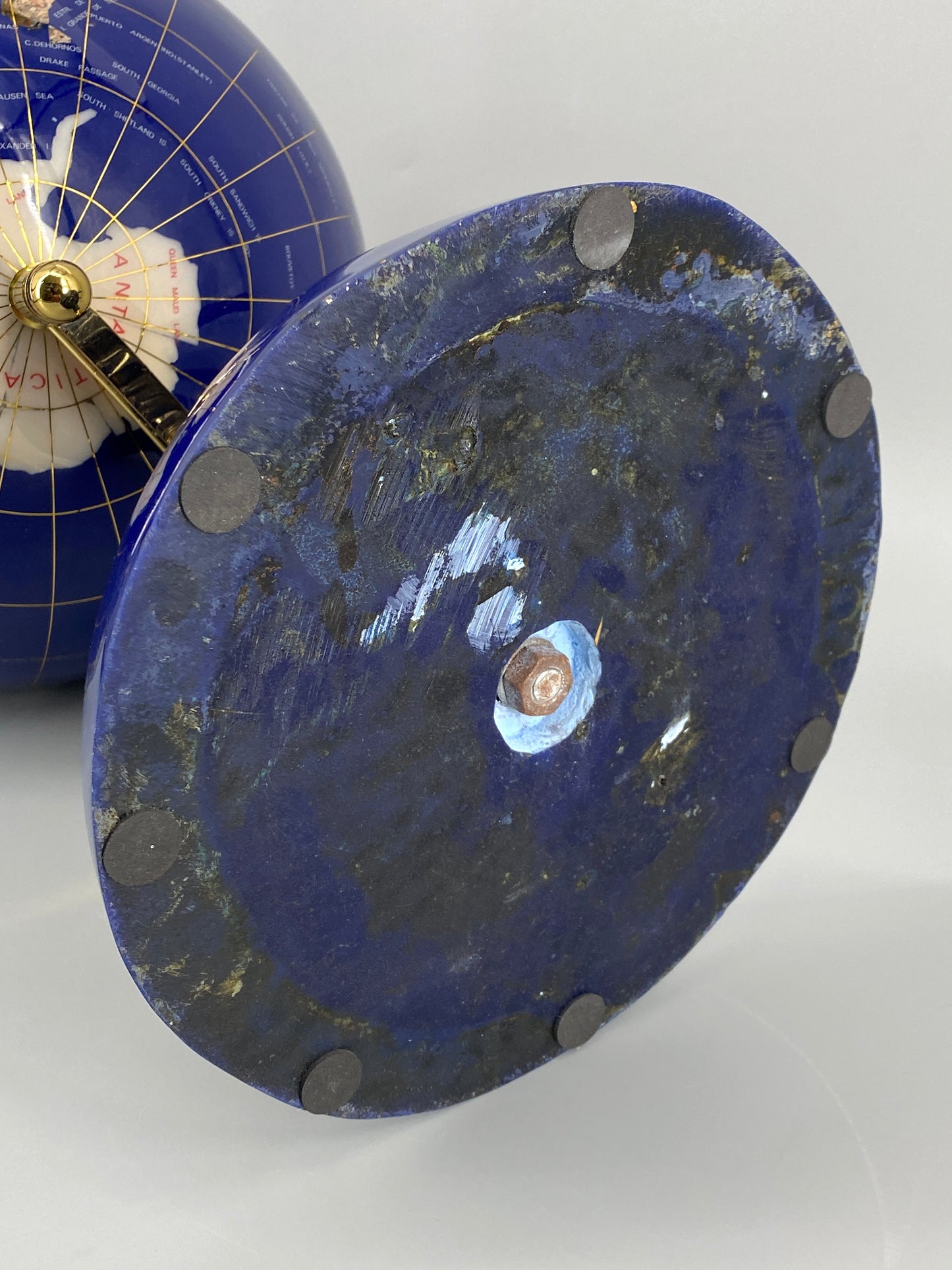 Große, imposante Weltkugel Globus mit Ländern aus eingelegten Halbedelsteinen und Perlmutt, 1990er