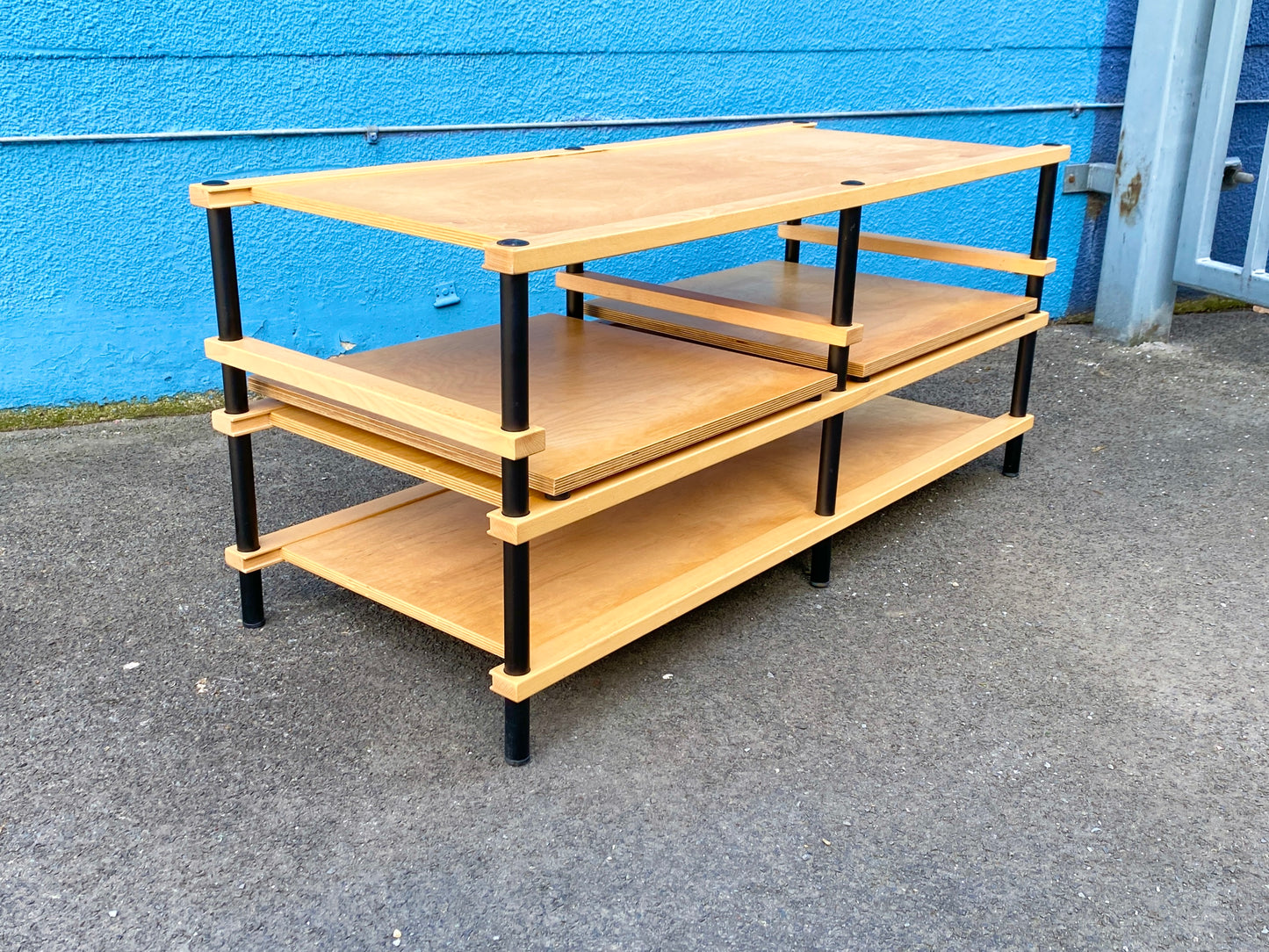 HiFi-Audiorack Sideboard der Firma Creaktiv mit 2 Absorberplatten