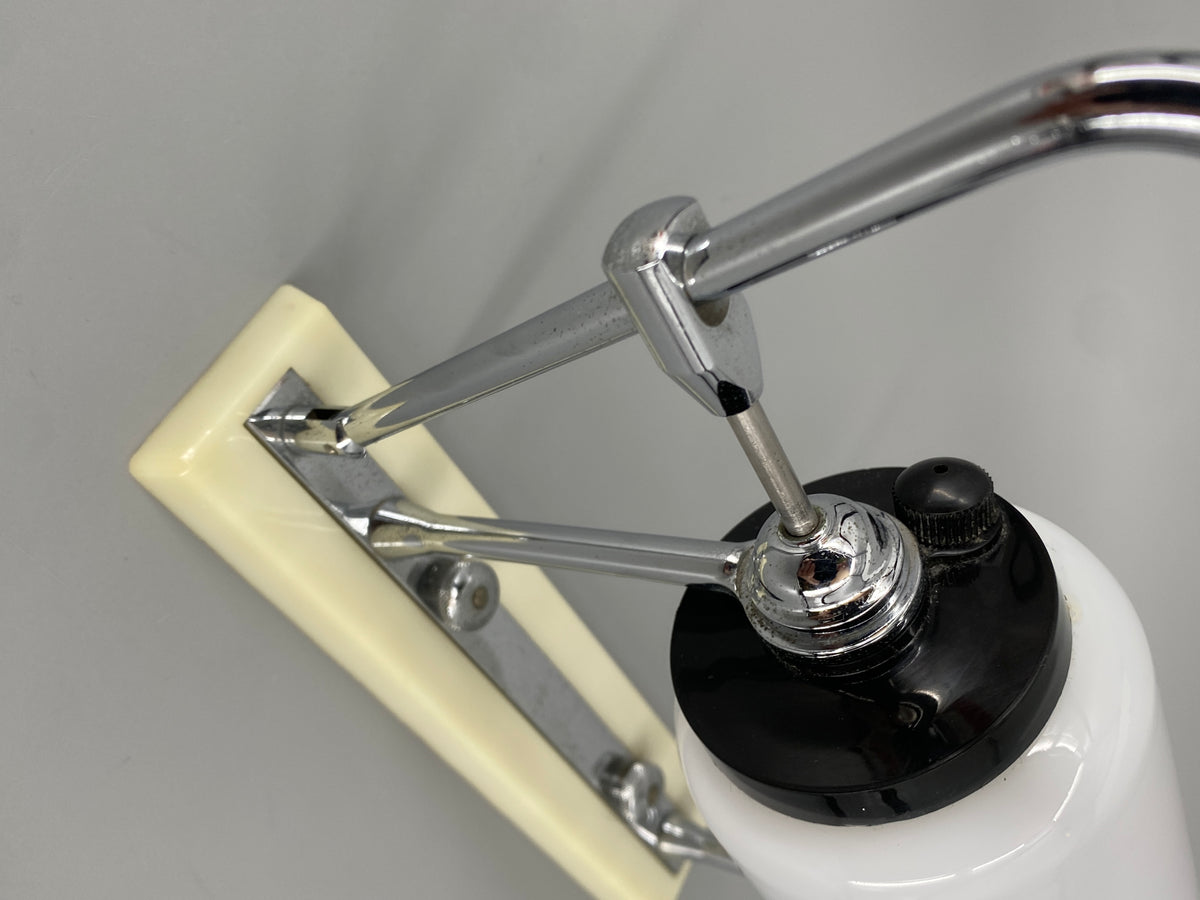 Einhand Seifenspender im Bauhaus / Art Deco Design