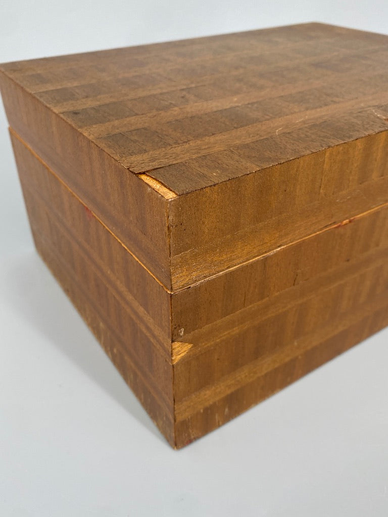 Holzschatulle mit Nussbaumfurnier in Streifenmuster, spätes Art-Deco