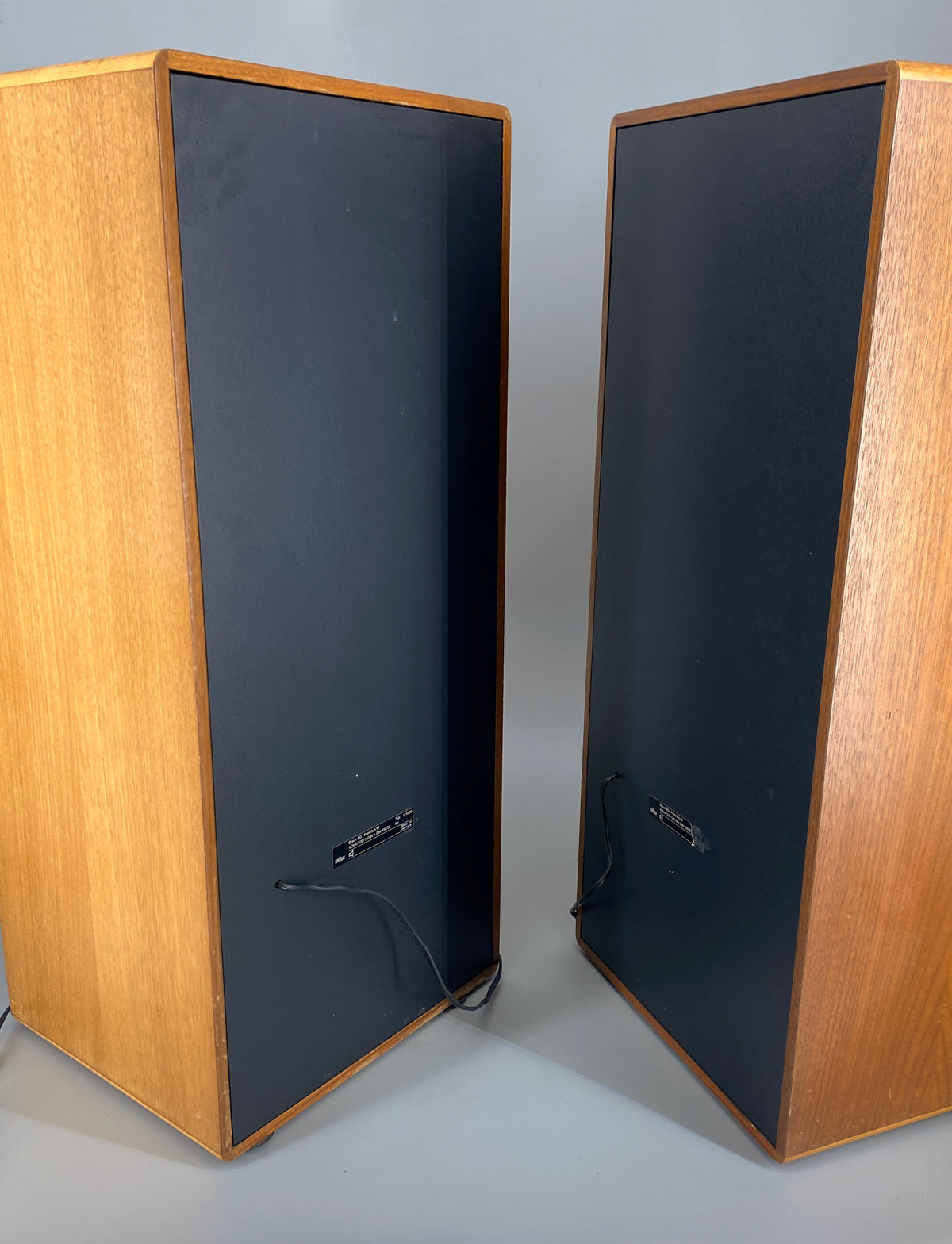 Ein Paar 3-Wege Lautsprecher Typ L1030 in Nussbaumfurnier von Dieter Rams für BRAUN, Deutschland 1970er