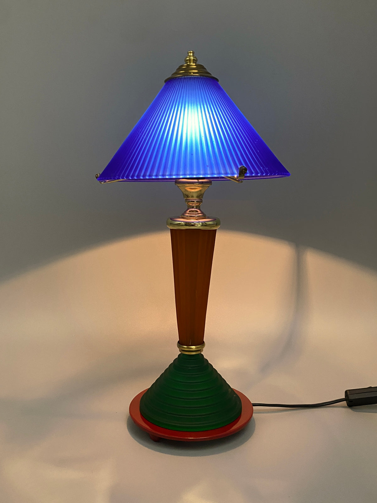 Postmoderne Neuinterpretation einer klassichen Säulen-Tischlampe von HEPA, Deutschland 1990er