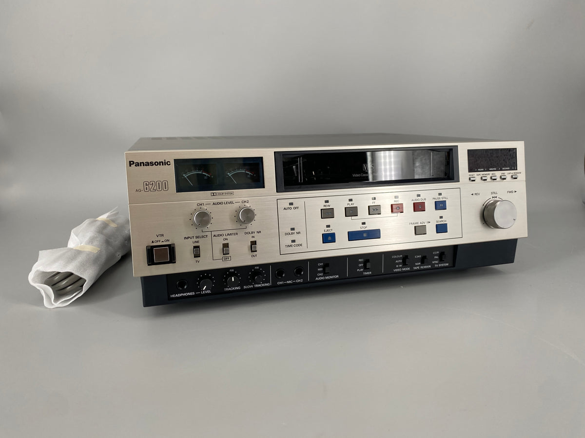 Unbenutzter Profi Videorecorder PANASONIC AG 6200 für PAL /NTSC in der orginal Verpackung, Japan 1980er