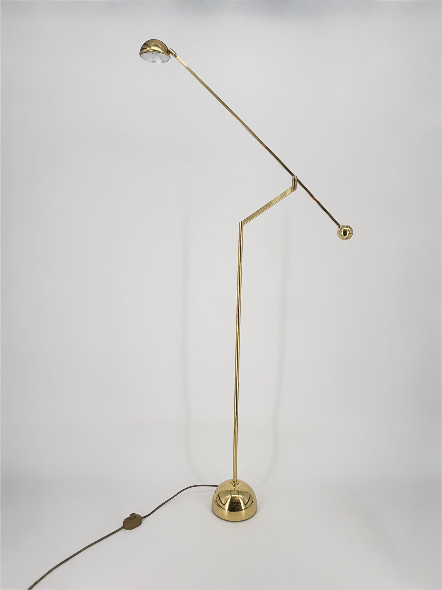 Balance Stehlampe. mit Schwenkarm von Sölken Leuchten in gold, Deutschland 1980er