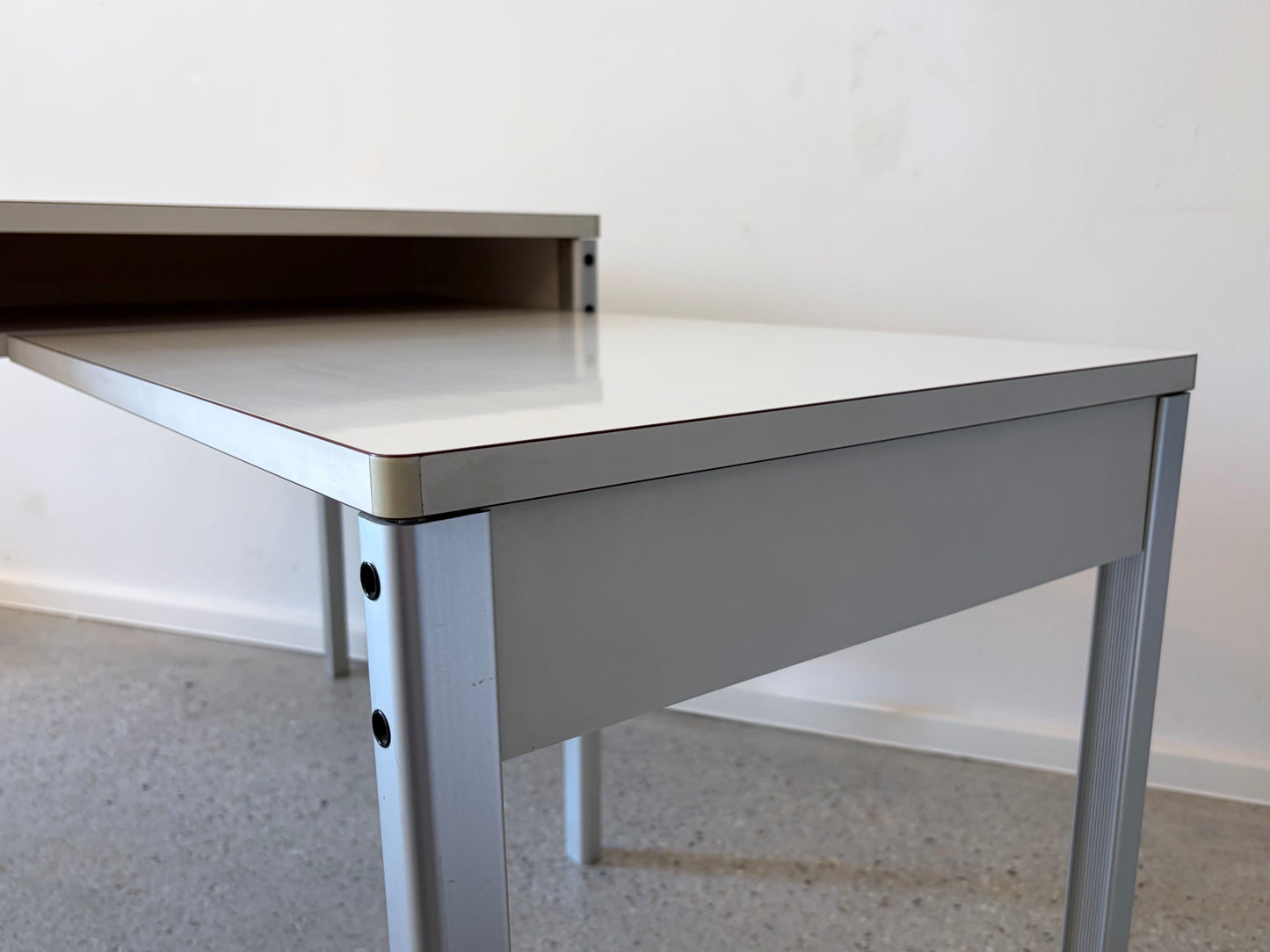 Schreibtisch mit Schreibmaschinenerweiterung von Dieter Rams für das Program 570 von Vitsoe, Deutschland um 1980