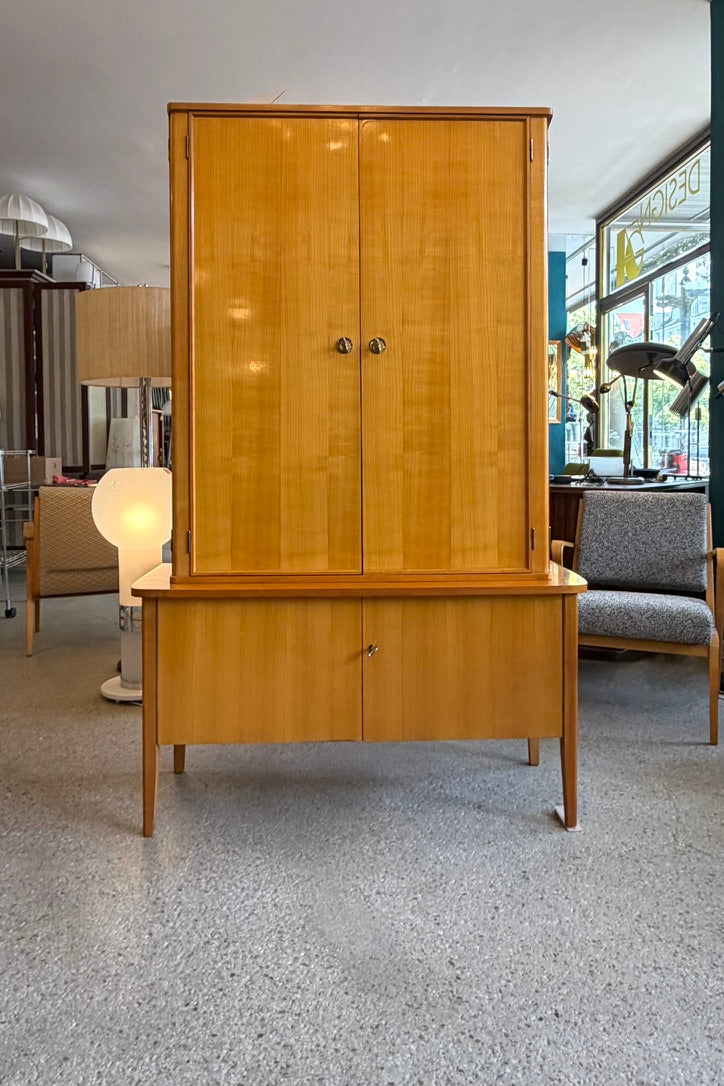 Mid Century Design Schrank aus Esche und Teakholz, mit versteckten Krawattenfächern, Deutschland 1950er