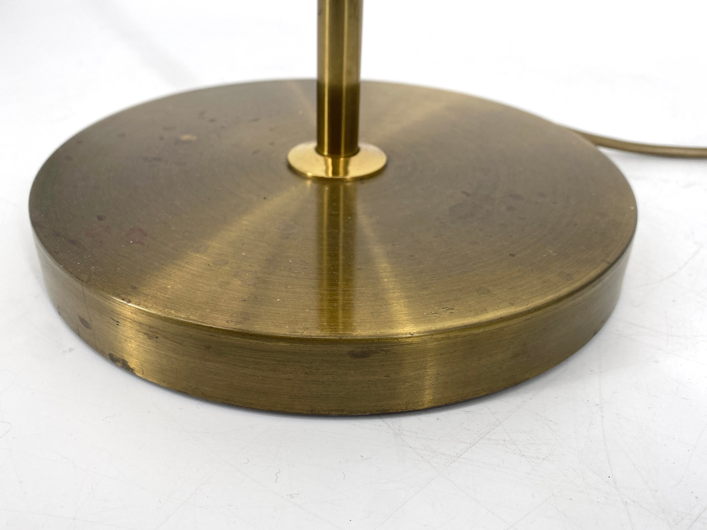 Mid Century Design Stehlampe mit Stoffschirm und Teakholzgriff um 1960