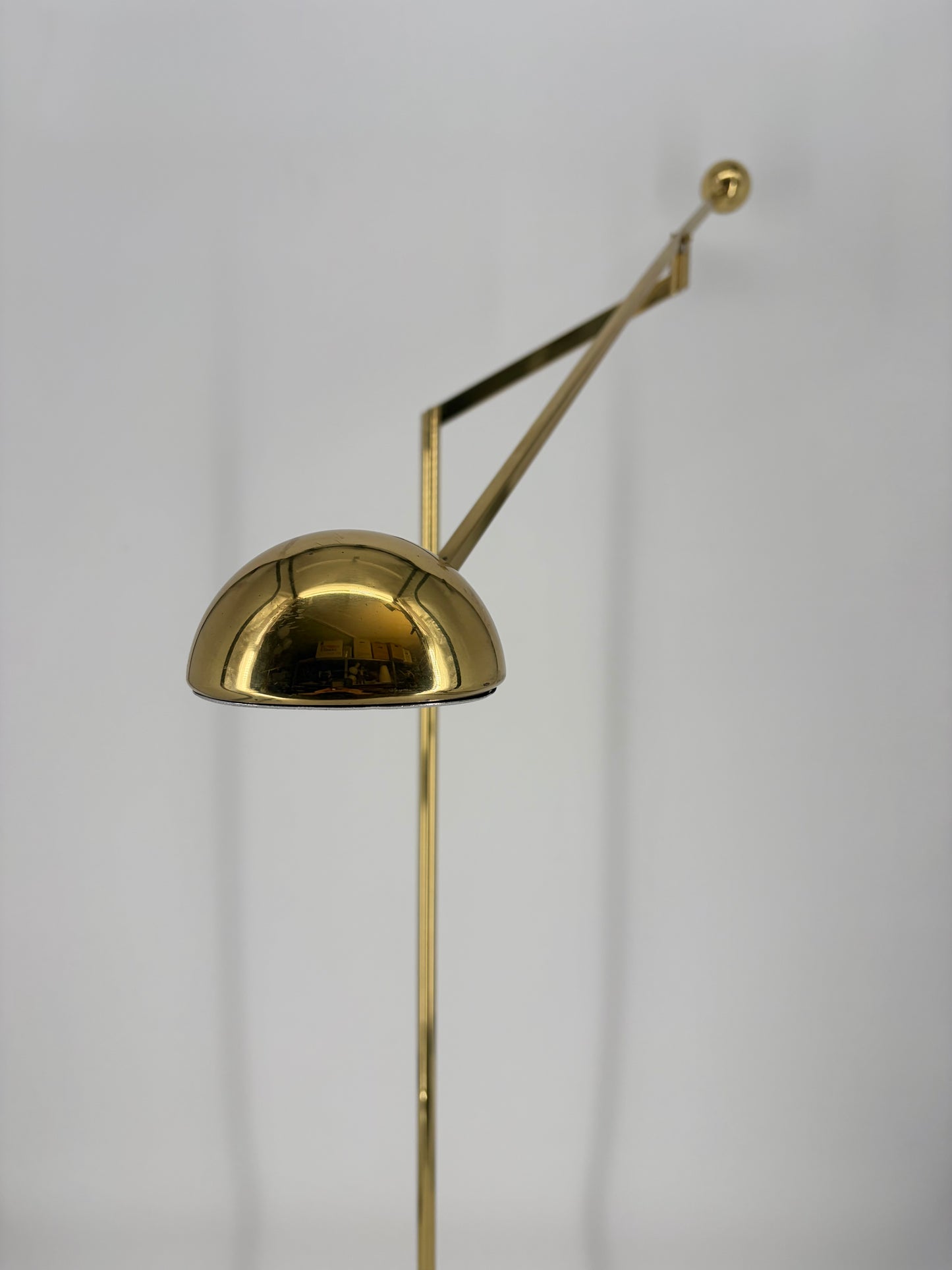 Balance Stehlampe. mit Schwenkarm von Sölken Leuchten in gold, Deutschland 1980er