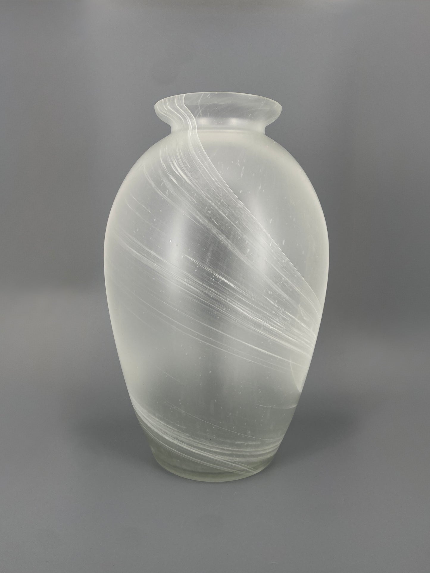 Schöne, große Bodenvase mit Wirbelmuster im Glas, um 1970