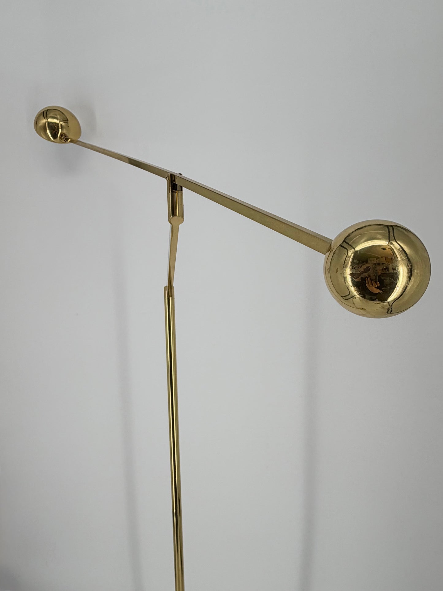Balance Stehlampe. mit Schwenkarm von Sölken Leuchten in gold, Deutschland 1980er