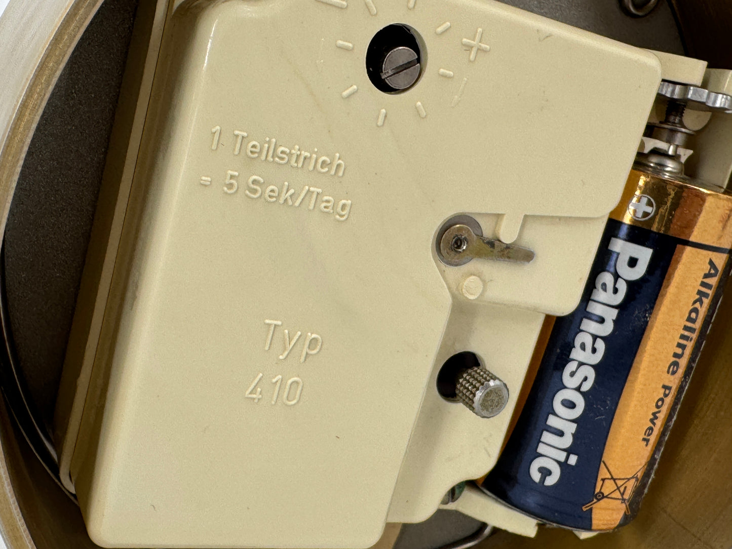 Besondere, elektrische Tischuhr aus den Glashütte Uhrenbetrieben GUB, DDR von 1975,