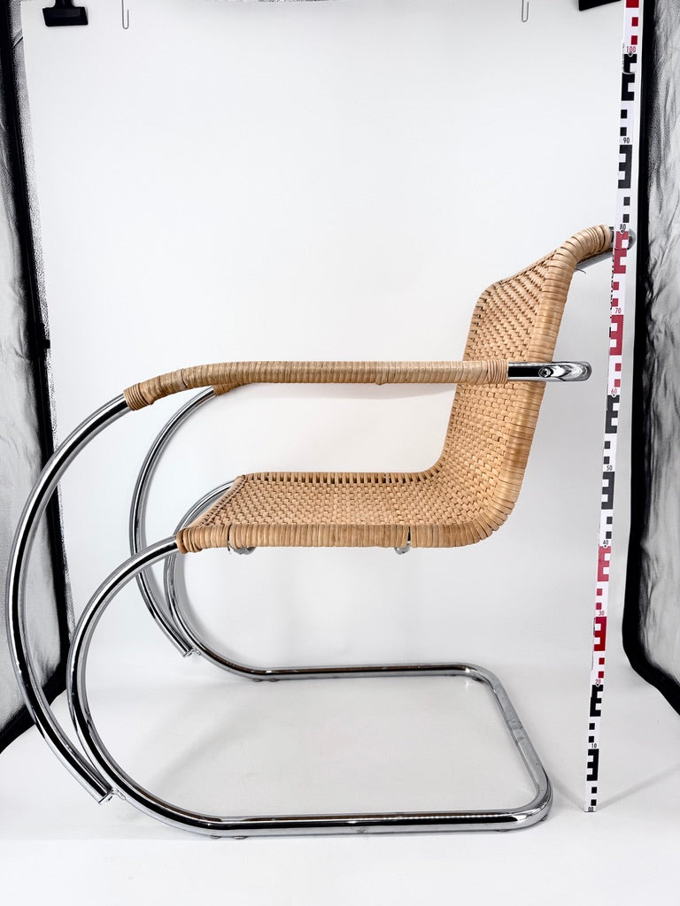 Bauhaus Design Freischwinger Stuhl D42/MR20 mit Armlehne von Mies van der Rohe für TECTA, Deutschland