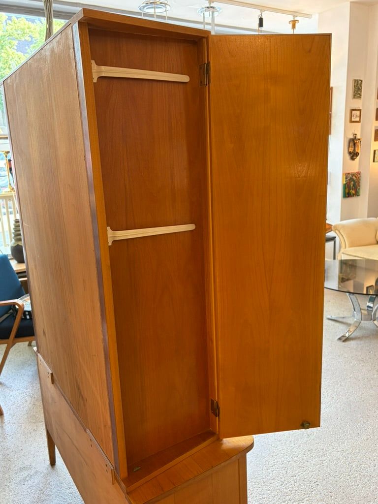 Mid Century Design Schrank aus Esche und Teakholz, mit versteckten Krawattenfächern, Deutschland 1950er