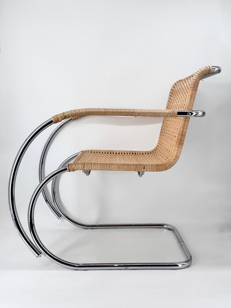 Bauhaus Design Freischwinger Stuhl D42/MR20 mit Armlehne von Mies van der Rohe für TECTA, Deutschland