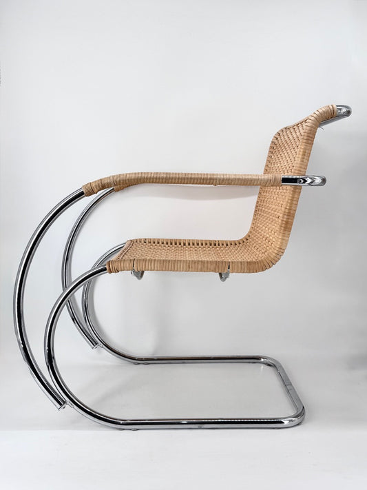 Bauhaus Design Freischwinger Stuhl D42/MR20 mit Armlehne von Mies van der Rohe für TECTA, Deutschland