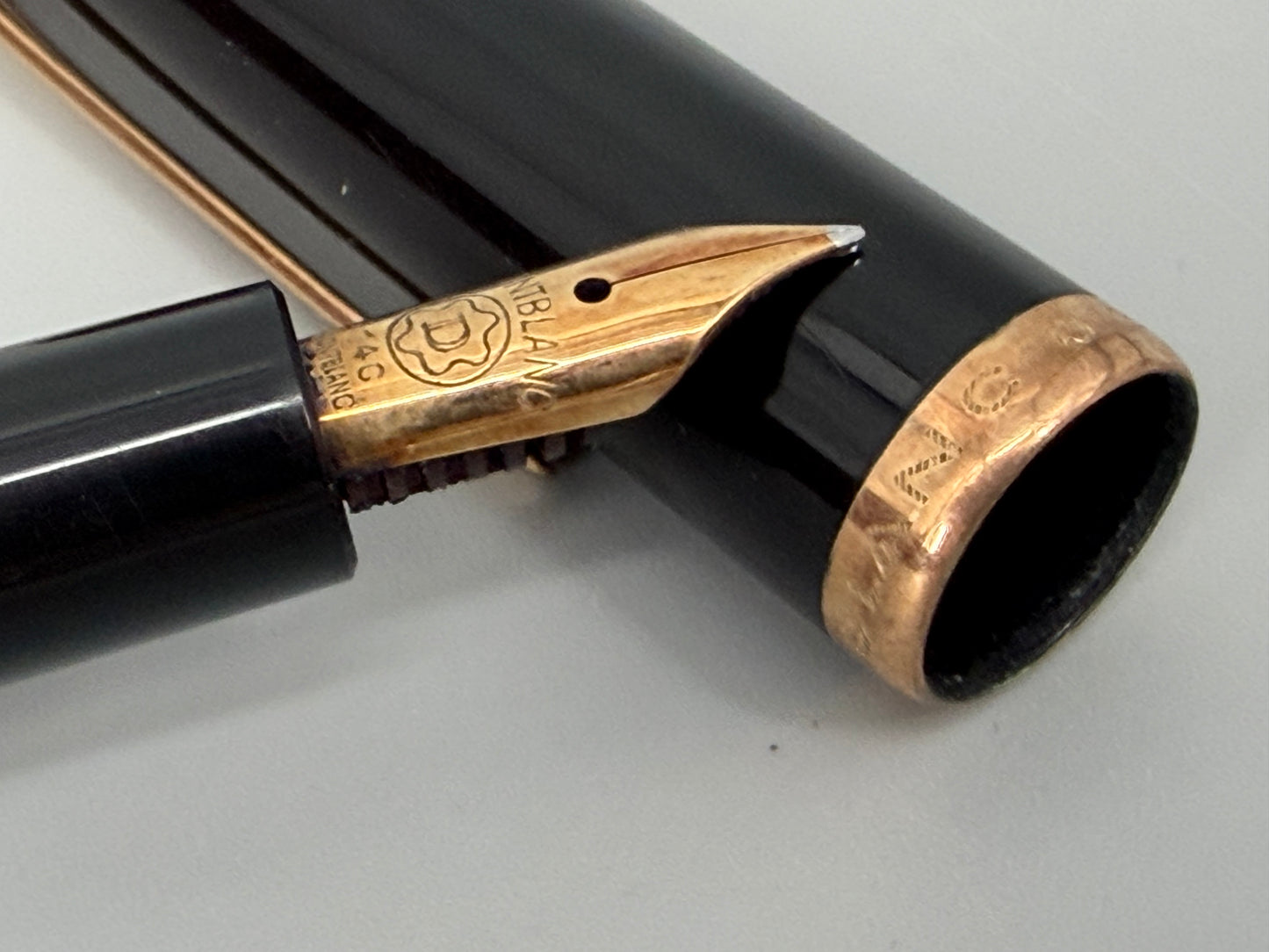 Seltener Montblanc Kolbenfüller 344-D mit 24 Karat Goldfeder und seltener blauer Logo-Kappe, Deutschland 1958