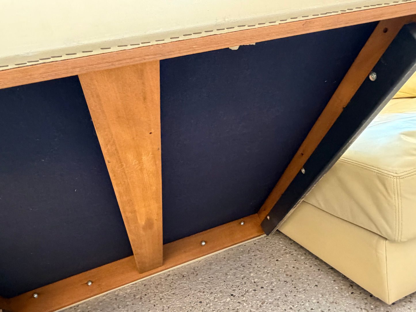 Couchgarnitur DS76 von De Sede aus cremefarbenem Leder mit Gästebettfunktion, Schweiz 1970er