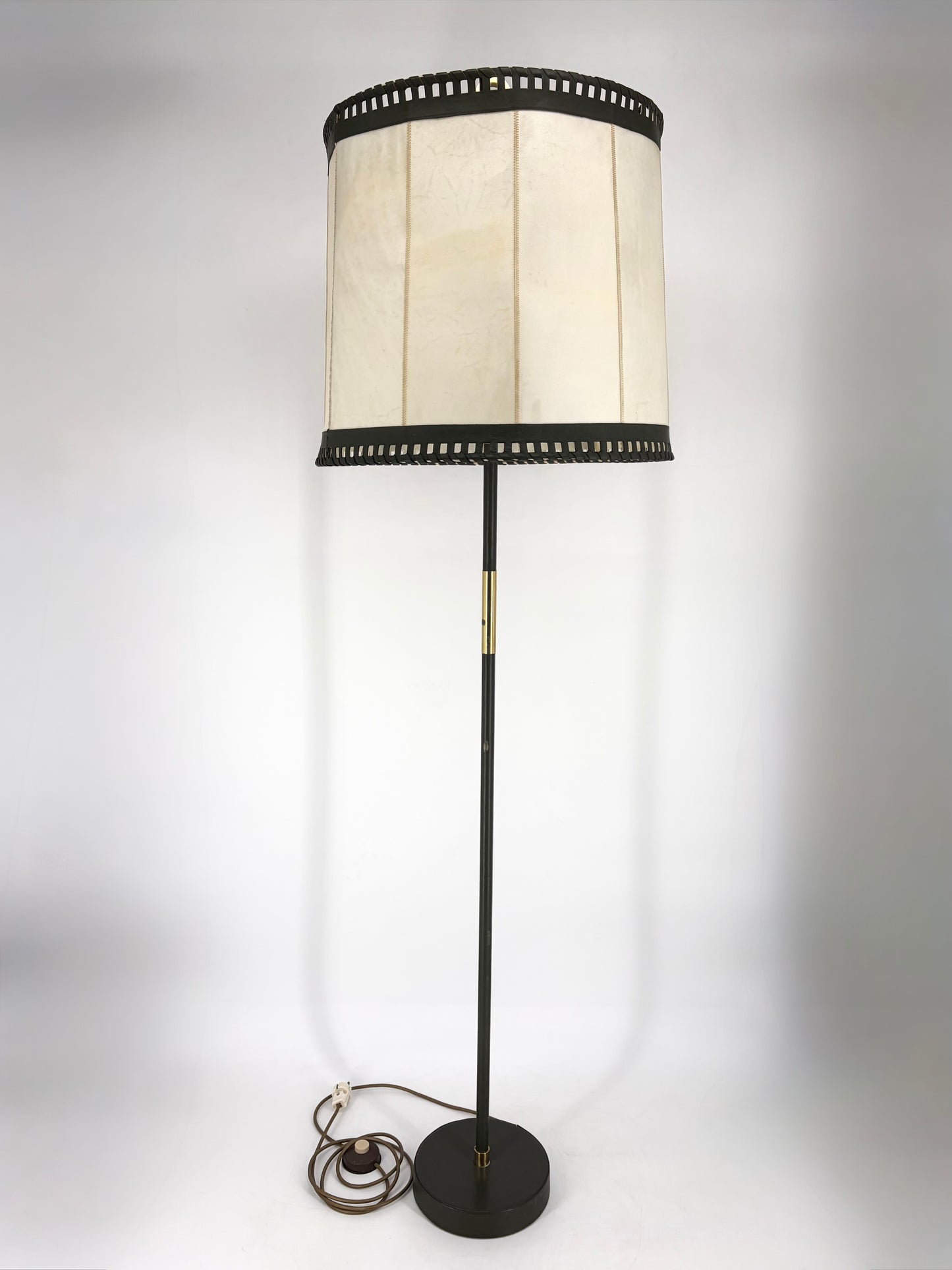 Seltene Mid Century Design Stehlampe von Charlotte Wawer Leuchten, mit Leder bezogen, Deutschland 1950er