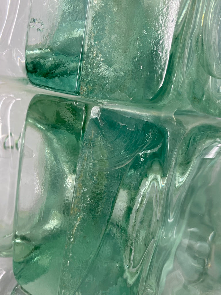 Einzigartiges Glasobjekt aus 16 Glasbausteinen eines unbekannten Künstlers
