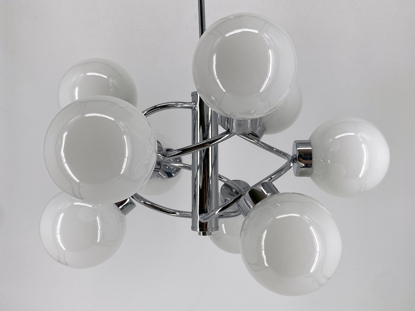 Space Age Kronleuchter mit 9 Satinglas-Kugeln, 1970er