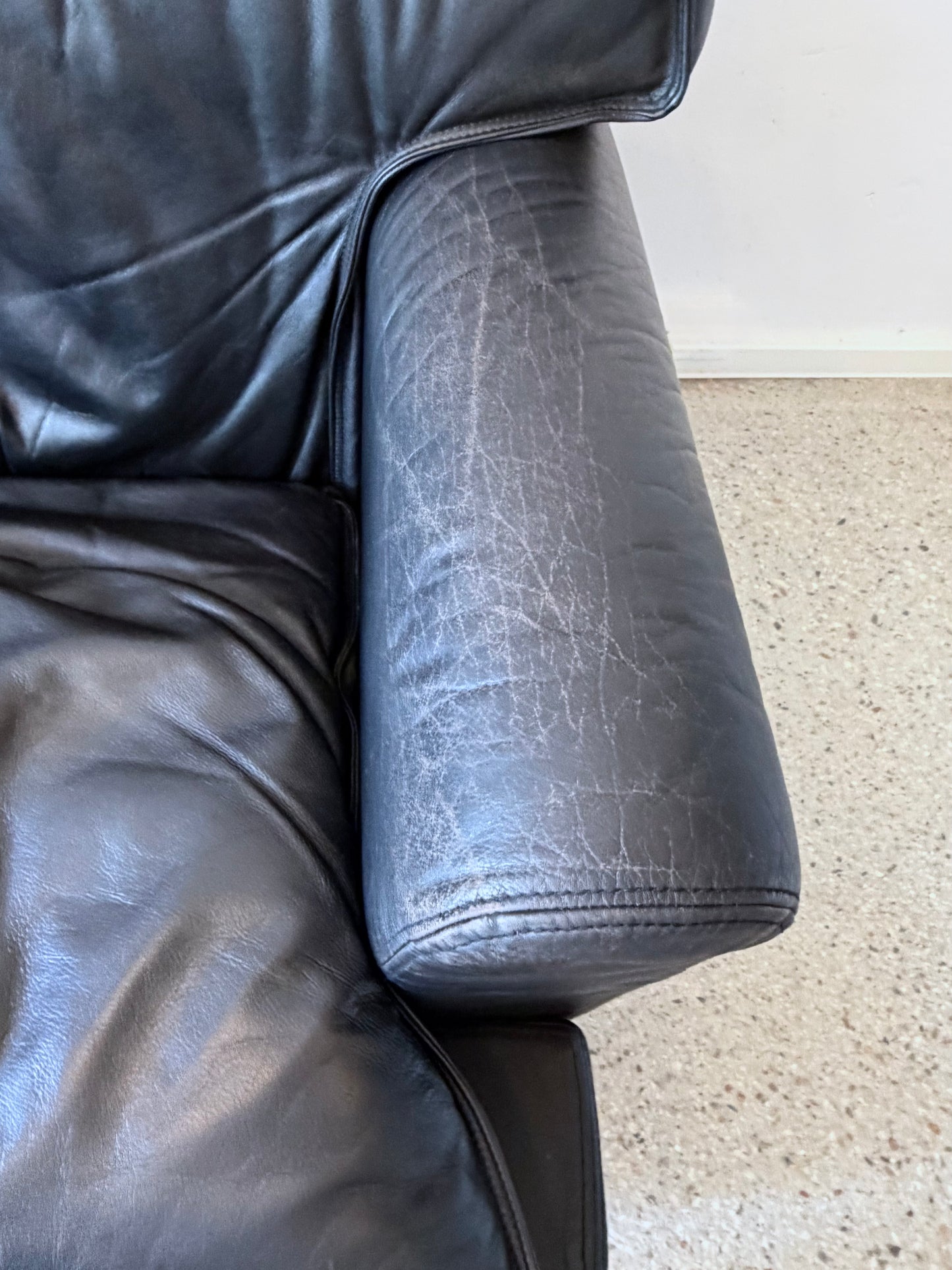 Seltenes schwarzes Ledersofa, 2-Sitzer, von Arcon Italia, Italien 1980er