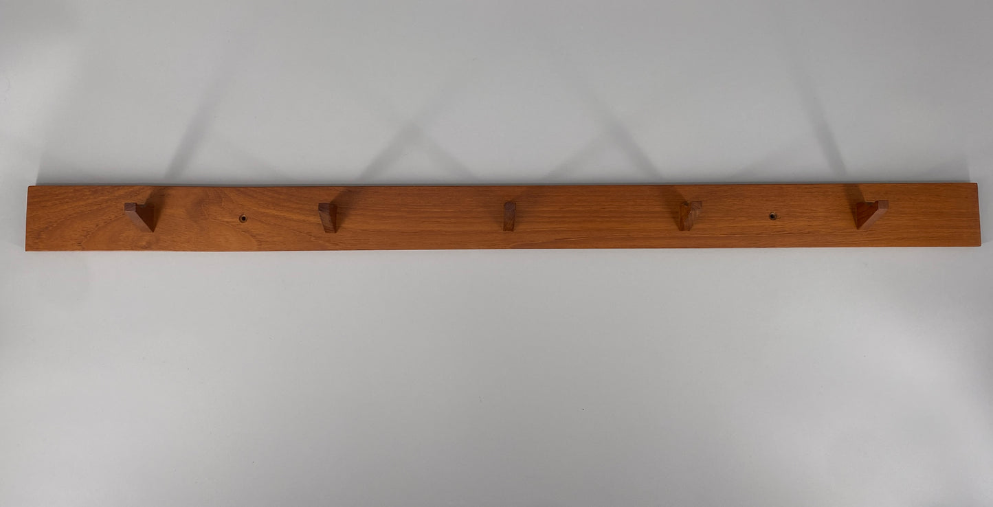 Mid Century Design Wandgarderobe aus massiven Teakholz, um 1950