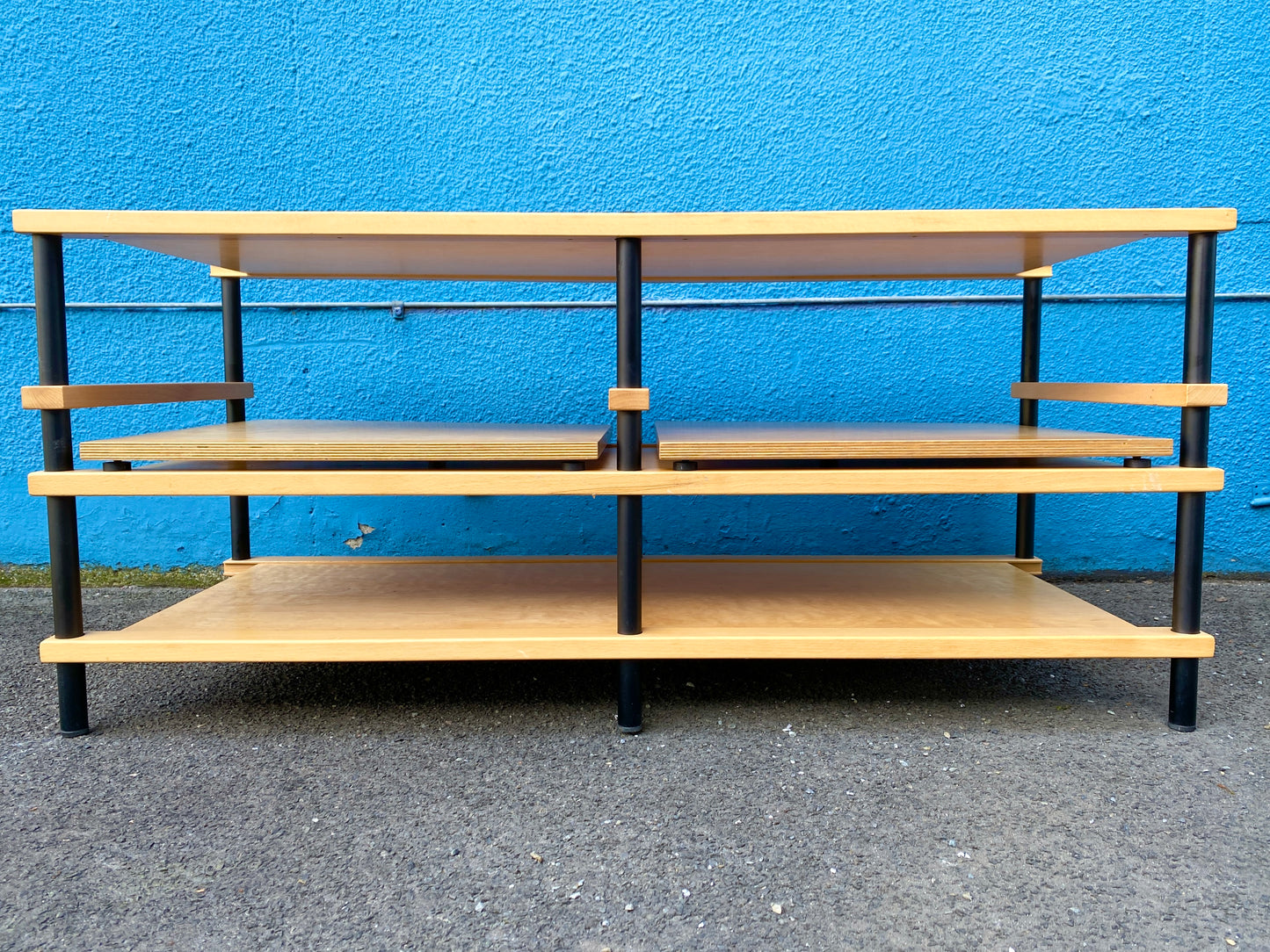 HiFi-Audiorack Sideboard der Firma Creaktiv mit 2 Absorberplatten