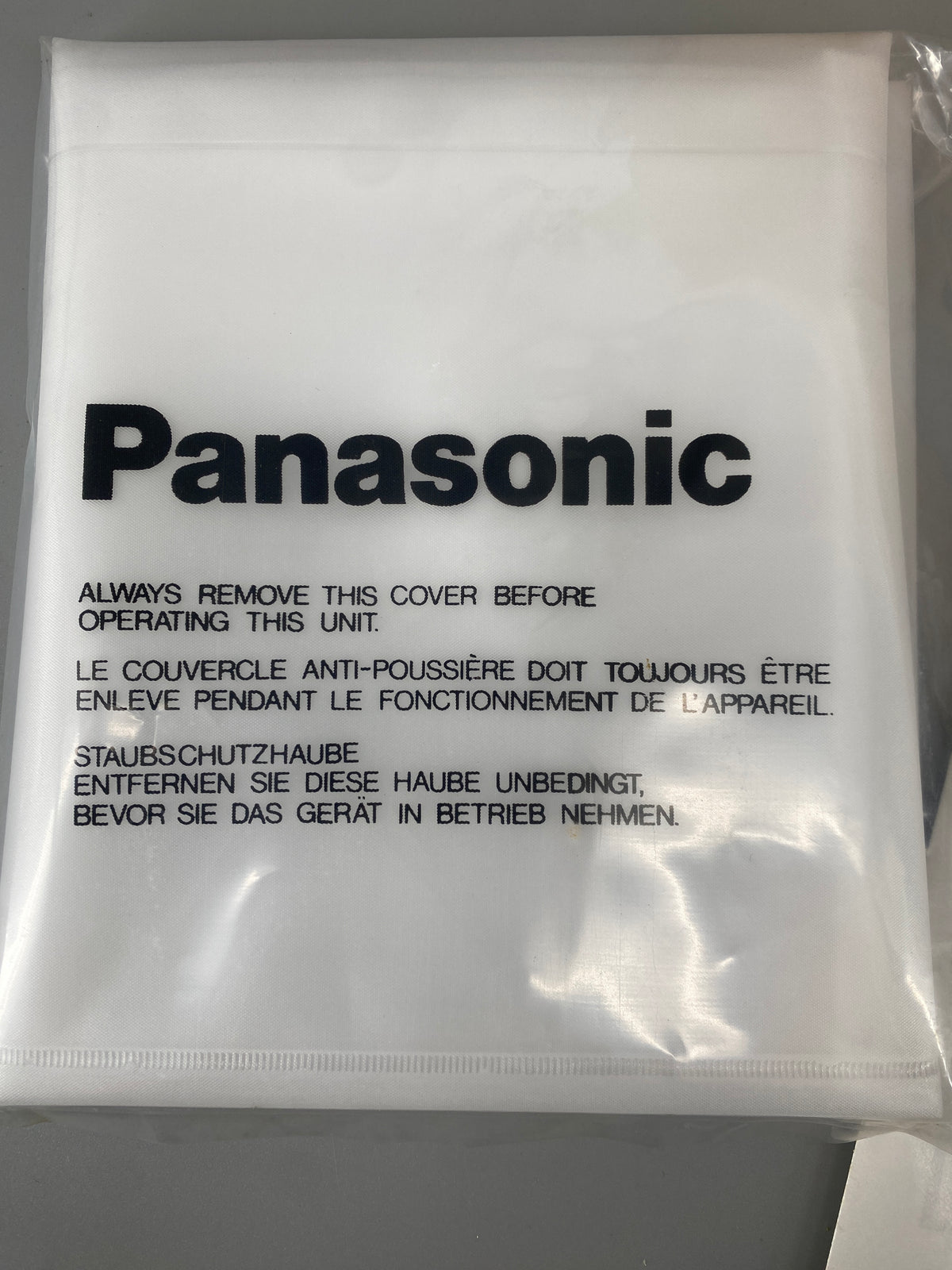 Unbenutzter Profi Videorecorder PANASONIC AG 6200 für PAL /NTSC in der orginal Verpackung, Japan 1980er